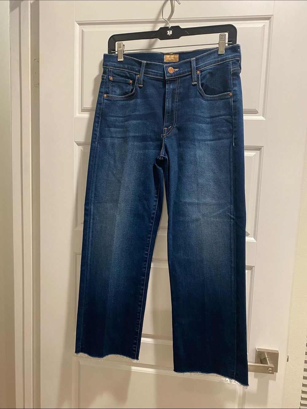 MOTHER Lil' Mid Rise Rambler Zip Ankle gray
Color taking chances. Size 28
